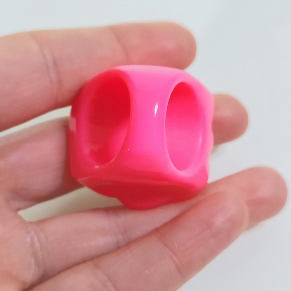Hot Pink Acrylic Rose Raised Chunky Statement Ring - Picture 9 of 15